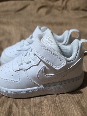 Nike Toddler White Velcro Low-Top Sneakers